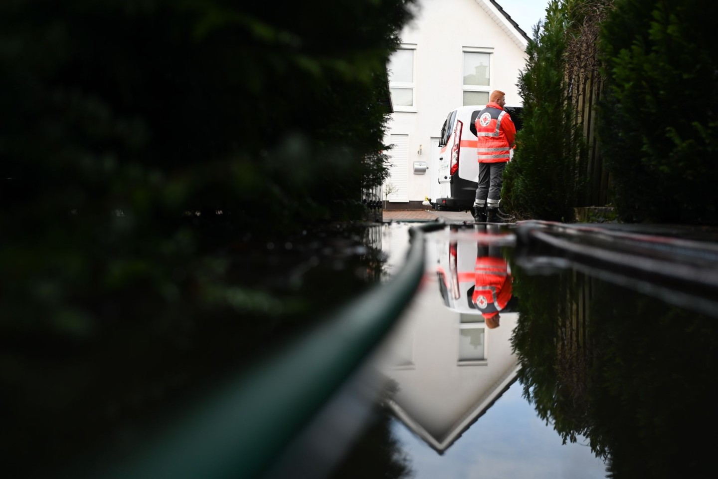 In den derzeitigen Hochwasser-Gebieten sind auch zahlreiche ehrenamtliche Helfer vom DRK im Einsatz.