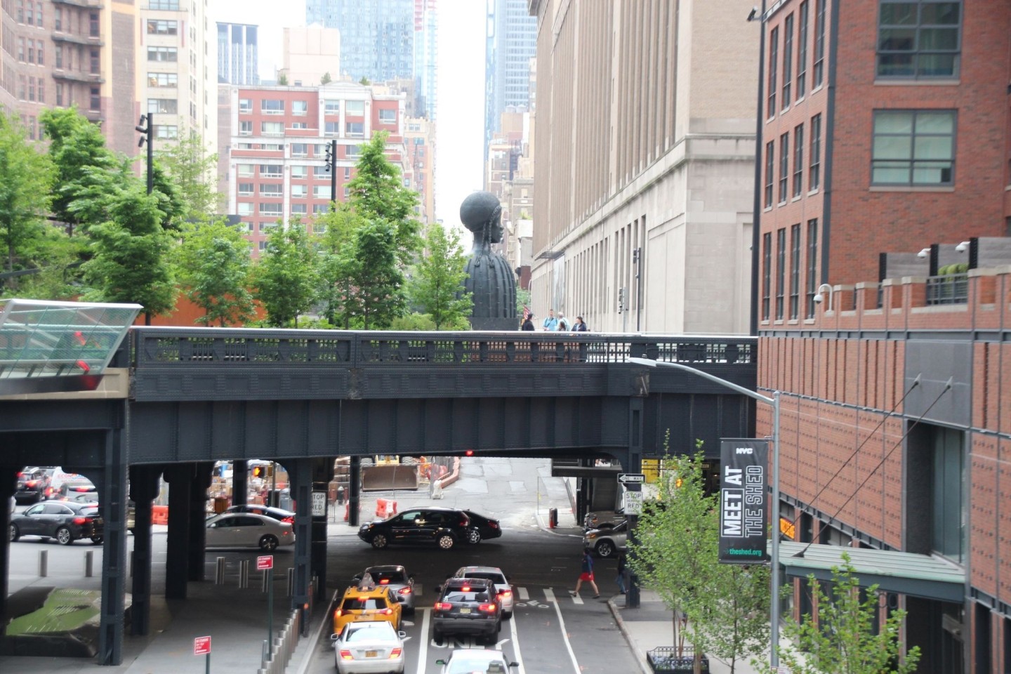 Einst eine vergammelte Hochbahntrasse ist die High Line längst ein blühender Park.