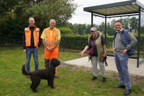 Hundewiesen mit Unterständen ausgestattet