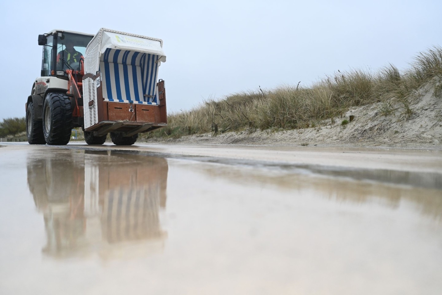 Die Tourismusbetriebe an der niedersächsischen Nordseeküste und auf den Ostfriesischen Inseln bereiten sich auf die neue Urlaubssaison vor.