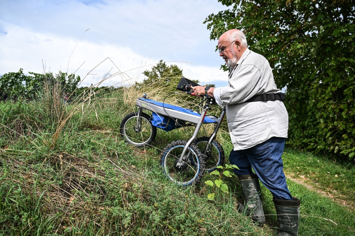 Rasen statt Rosten: 92-Jähriger erfindet Turbo-Rollator