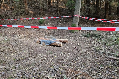 Rettungskräfte beraten Vorgehen bei Suche in altem Bergwerk