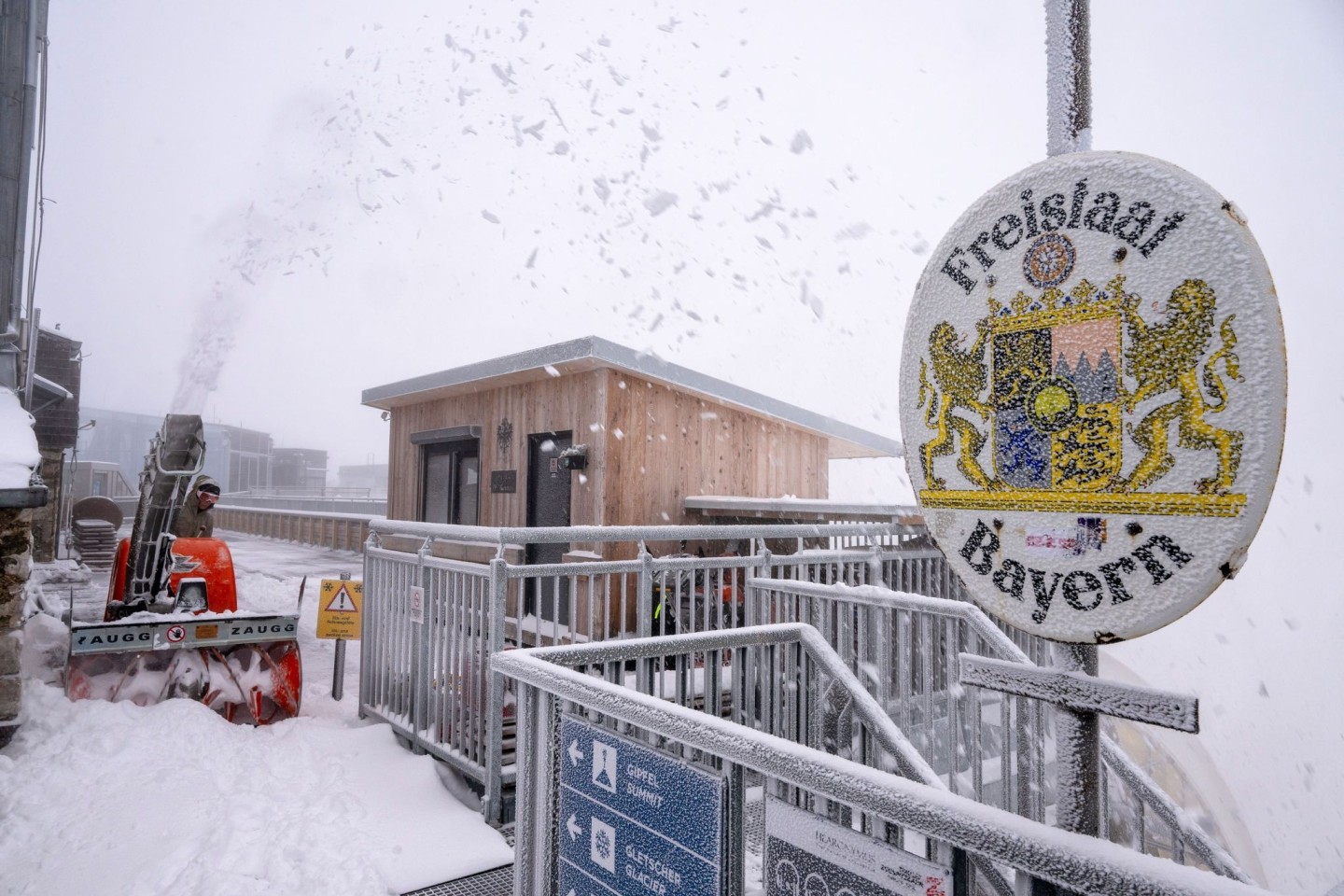 Das ist er - September-Neuschnee auf der Zugspitze. 